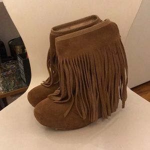 koolaburra fringe wedge booties